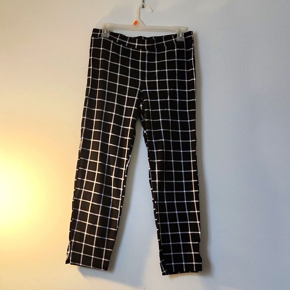 HUE Black & White Windowpane Leggings